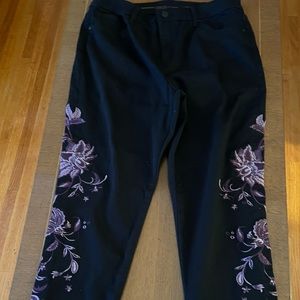 Chico's So Slimming Girlfriend Slim Leg Ankle Embroidered Floral Black